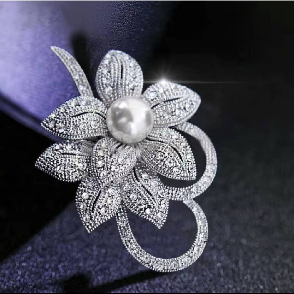 NWT Elegant Faux Pearl Brooch Luxury Embellished Fashion Flower Pin - Picture 8 of 8